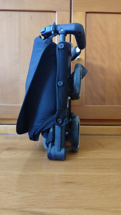 Carrinho de bebé, ideal para viagens e avião. Marca GB, modelo pockit