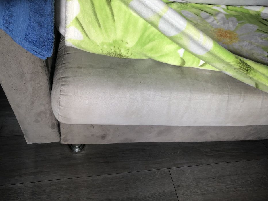 Двоспальний диван.