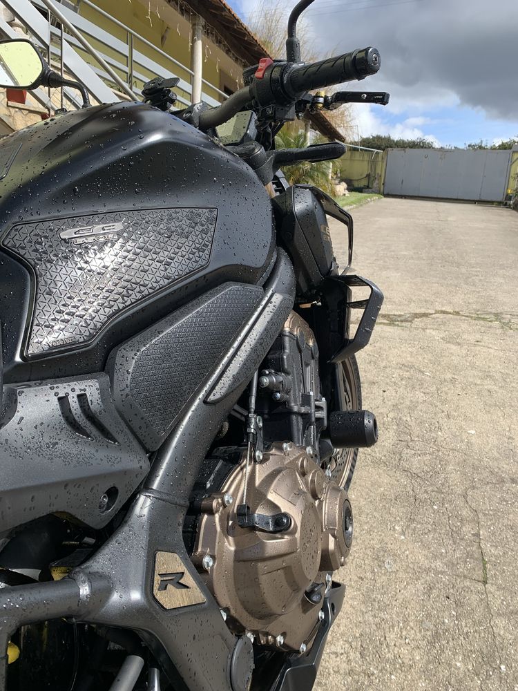 HONDA CB650R 2021- Muitos extras