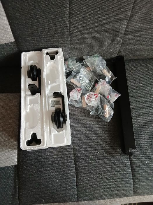 zestaw okuć do drzwi przesuwnych.nowe