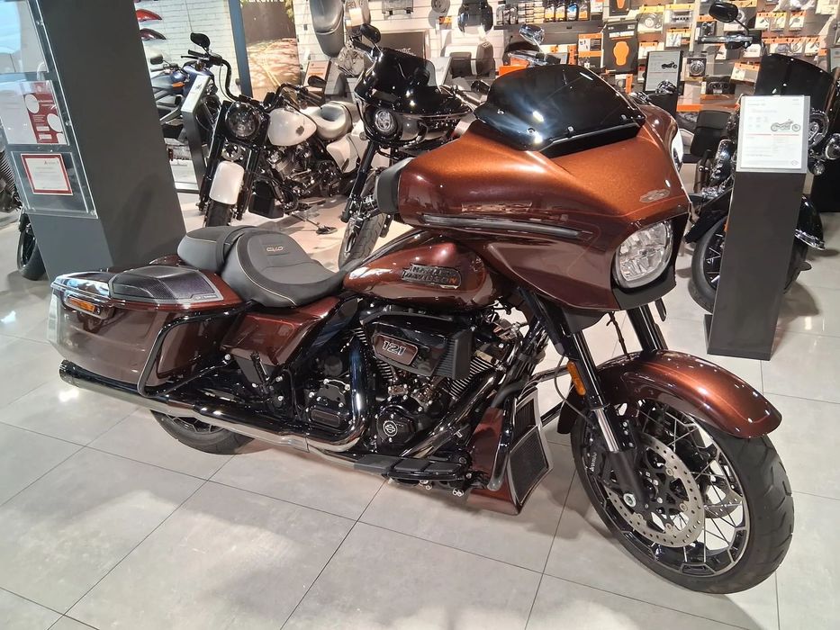 Harley-Davidson Street  Street Glide CVO