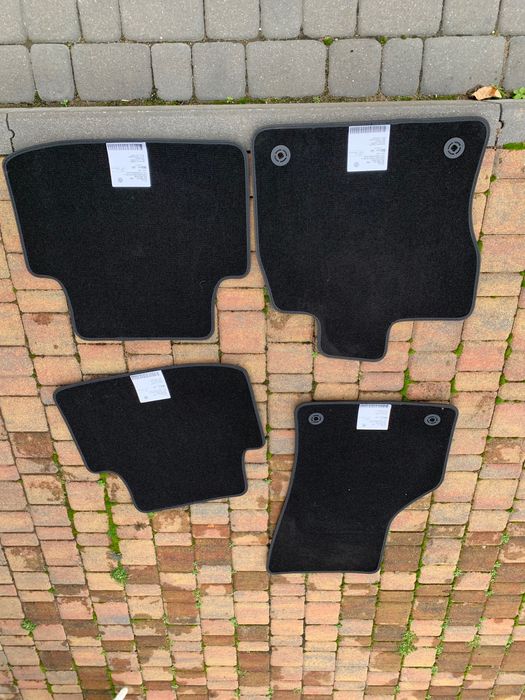 Nowe oryginalne welurowe dywaniki Passat B8