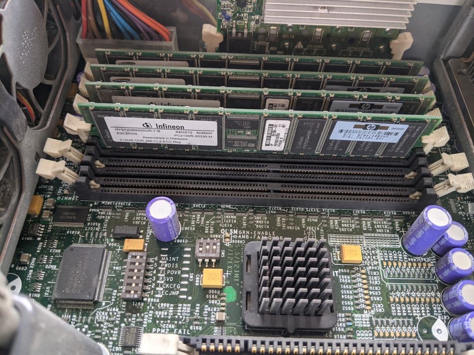 Servidor HP ProLiant DL380 G3