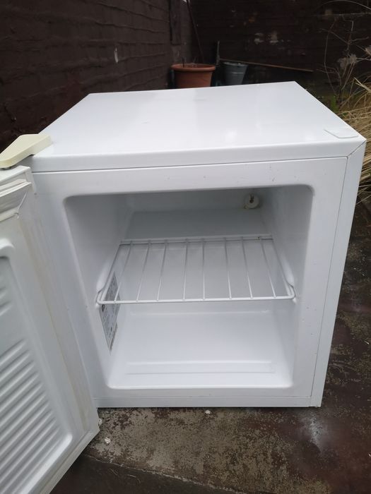 Mała zamrażarka 2 półkowa firmy ok.energooszczędna A+.