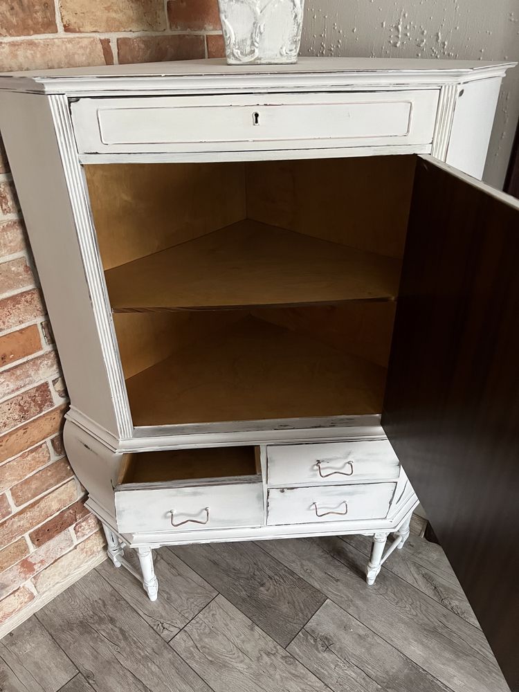 Komoda wysoka narożnikowa shabby chic