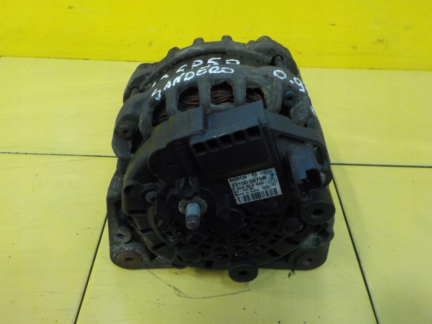 DACIA SANDERO 0.9 TCE TURBO 15r 90KM H4B400 alternator 231005079R