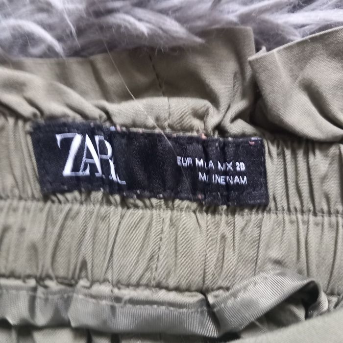 Modne oliwkowe spodenki Zara M