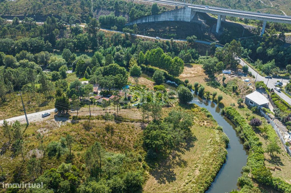Terreno Rústico com Frente para o Rio Sousa em Paredes!
