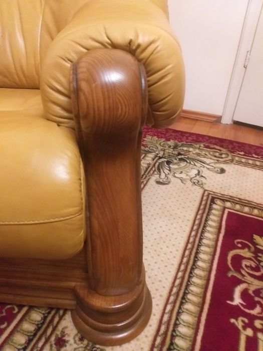 Комплект  мебелі на  дубовому каркасі