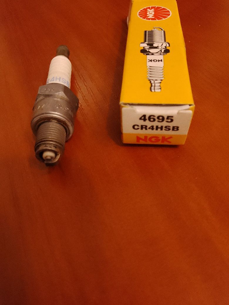 Свеча зажигания NGK CR4HSB