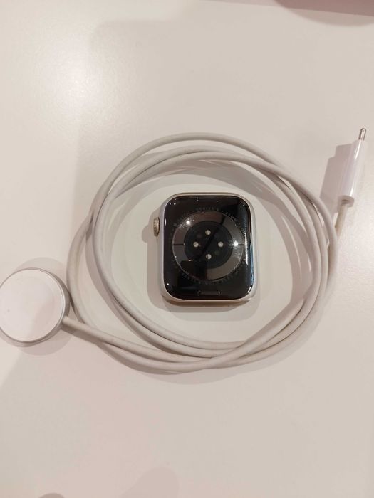 Apple Watch Series 7 GPS 45mm – 140€ (Negociável)