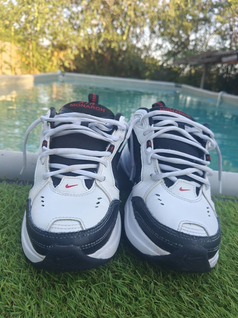 nike air monarch iv