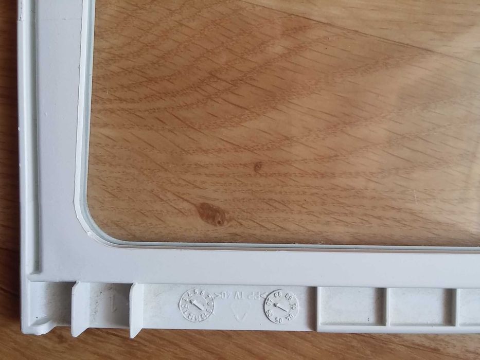 Скляна полка для холодильника (46,7х30,2см) *Нова*  Модель невідома.