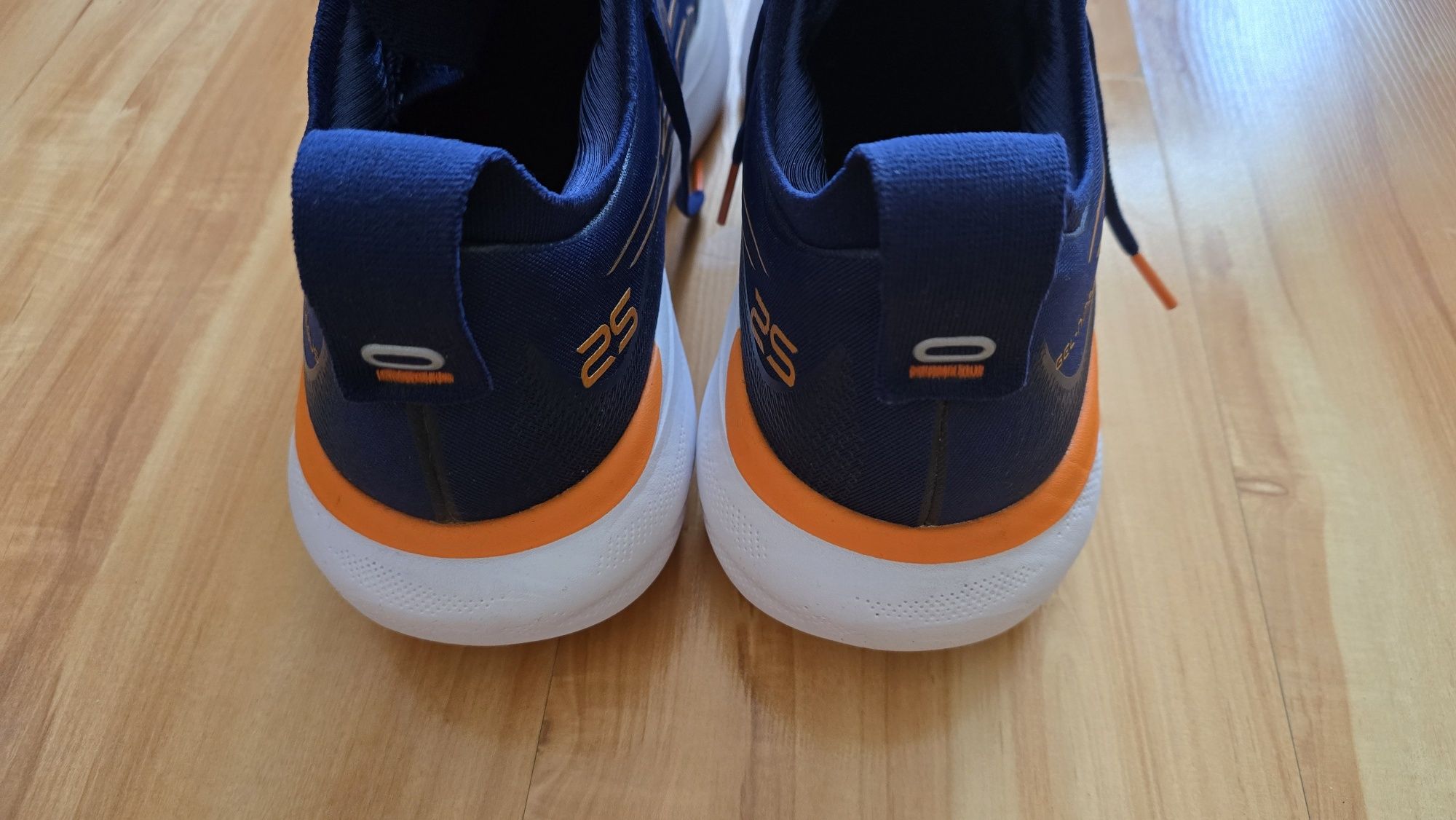 Sprzedam Asics Nimbus 25 rozmiar 49 prawie nowe