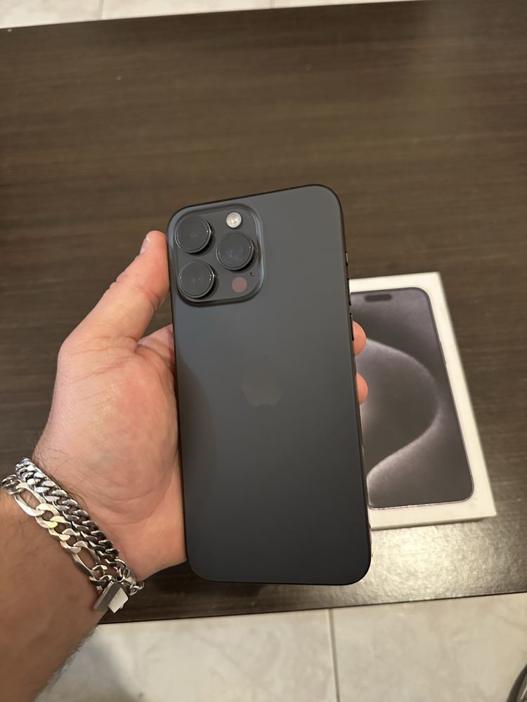 iPhone 15 pro Max como novo. Com garantia