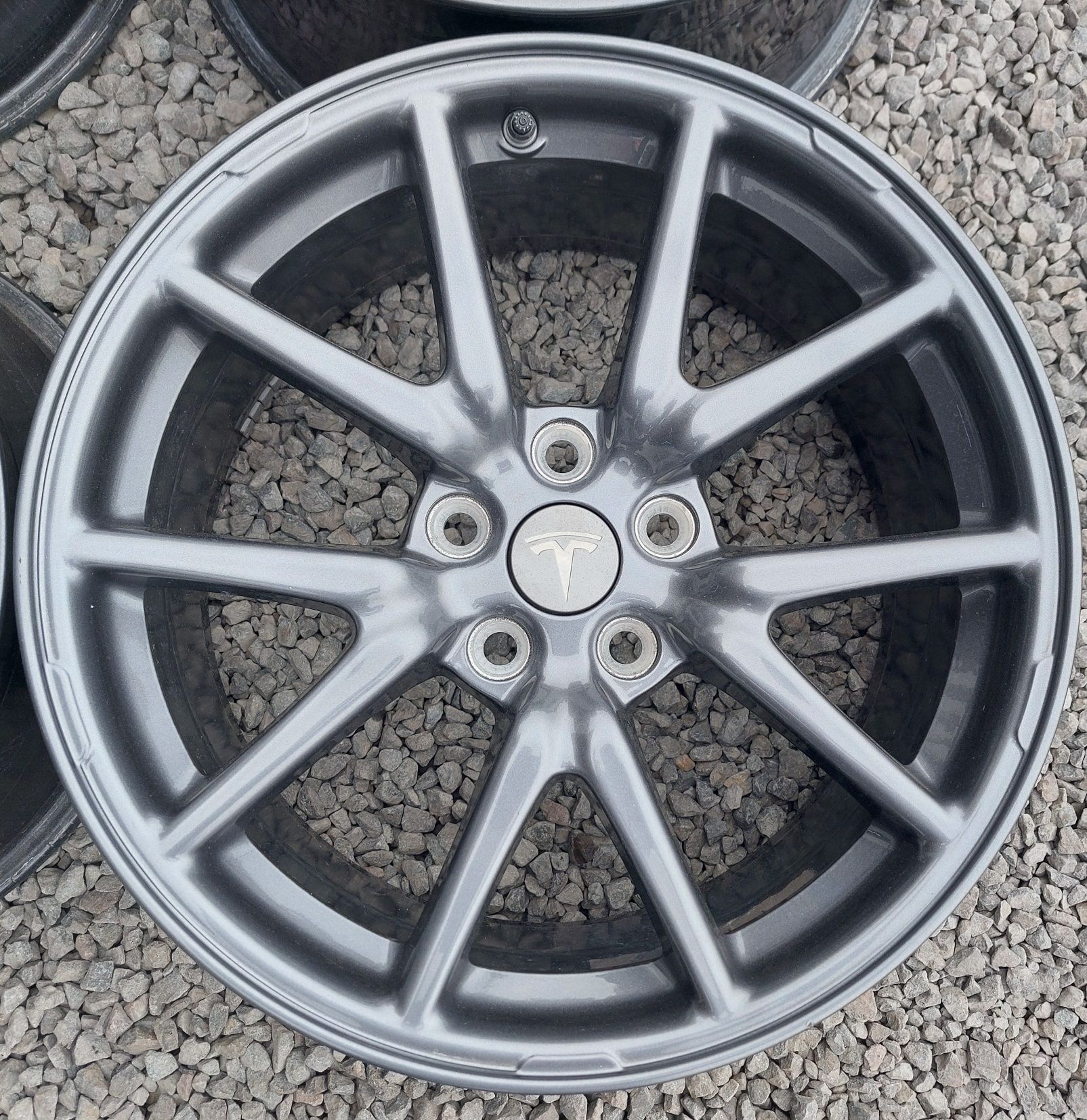 5 114,3 R18 Tesla Model 3 Model Y