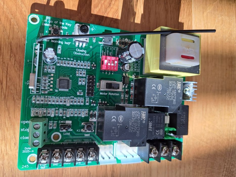 Sterownik bramy przesuwnej dwa piloty 433 MHz centrala