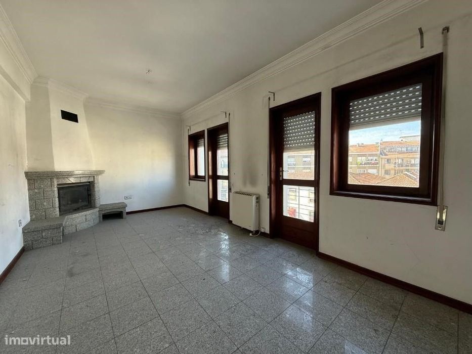 Apartamento T3 com garagem - Oportunidade bancária