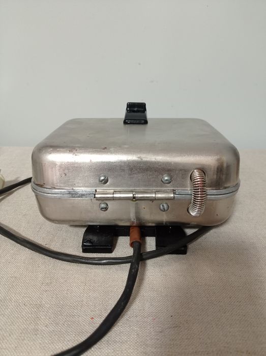 Электровафельница Ласунка