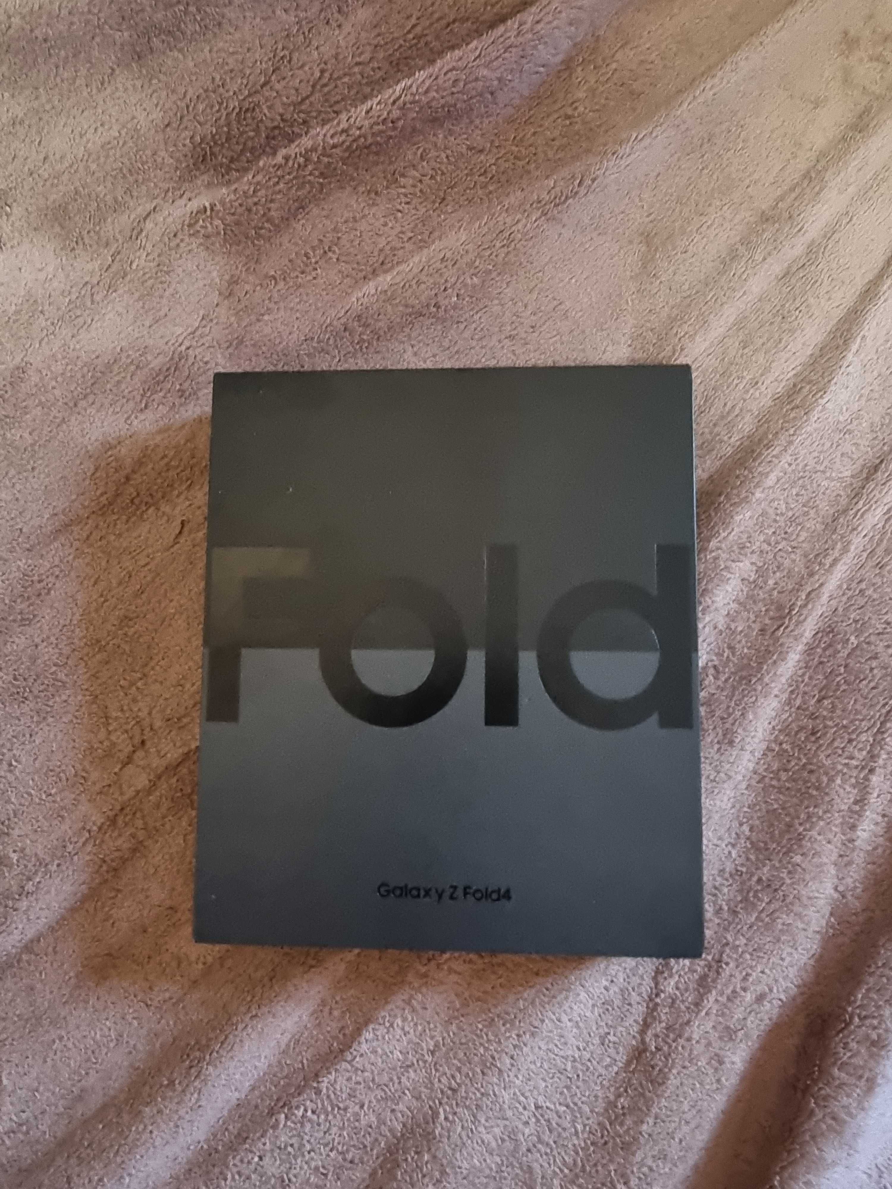 Smartfon Samsung Galaxy Z Fold4 czarny, Stan idealny.