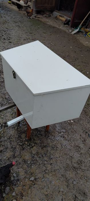 Skrzynia zewnętrzna do przyczepy kempingowej