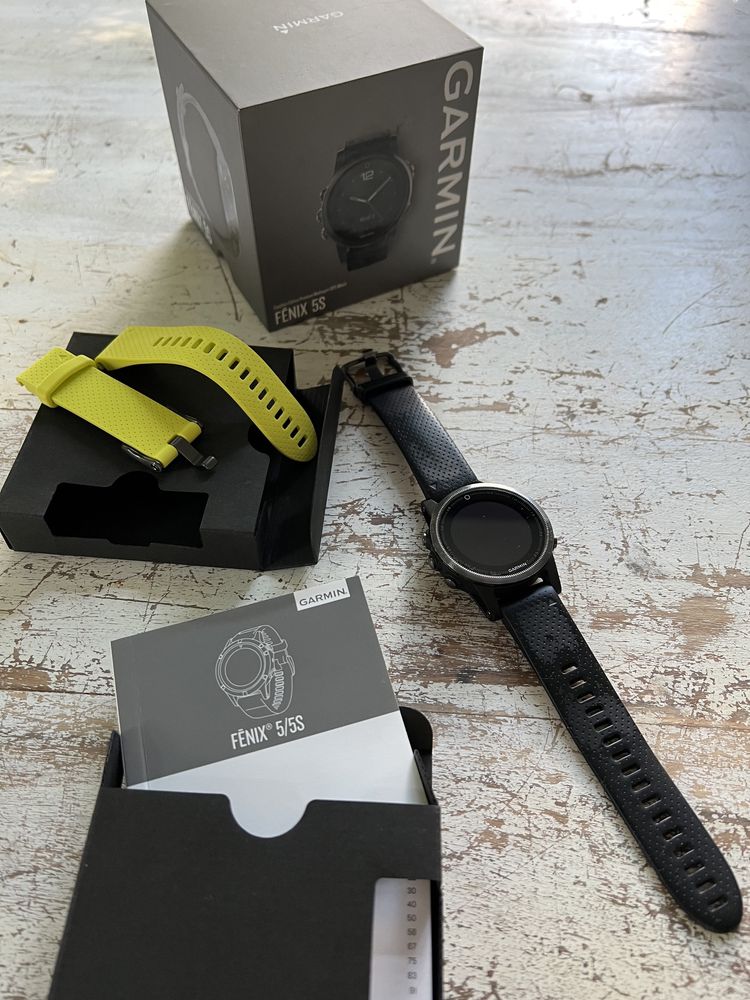 GARMIN fenix 5S Czarny Sapphire