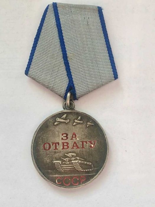 Medal "Za Odwagę" ZSRR . Srebra próby 925 wynosi 25,8