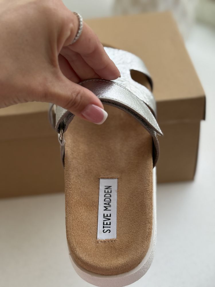 Шльопанці Steve Madden