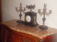 Relógio antigo no qual inclui dois abatjours - conjunto - antigo
