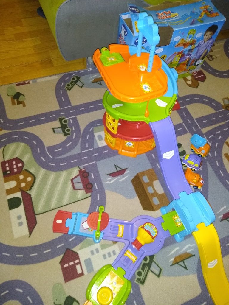 Wieża parkingowa Vtech Baby Tut tut plus dodatkowe elementy