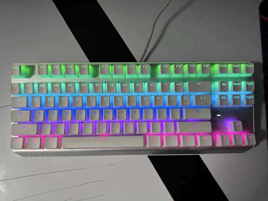 GK630K Tournament Kailh BLUE RGB Onyx White