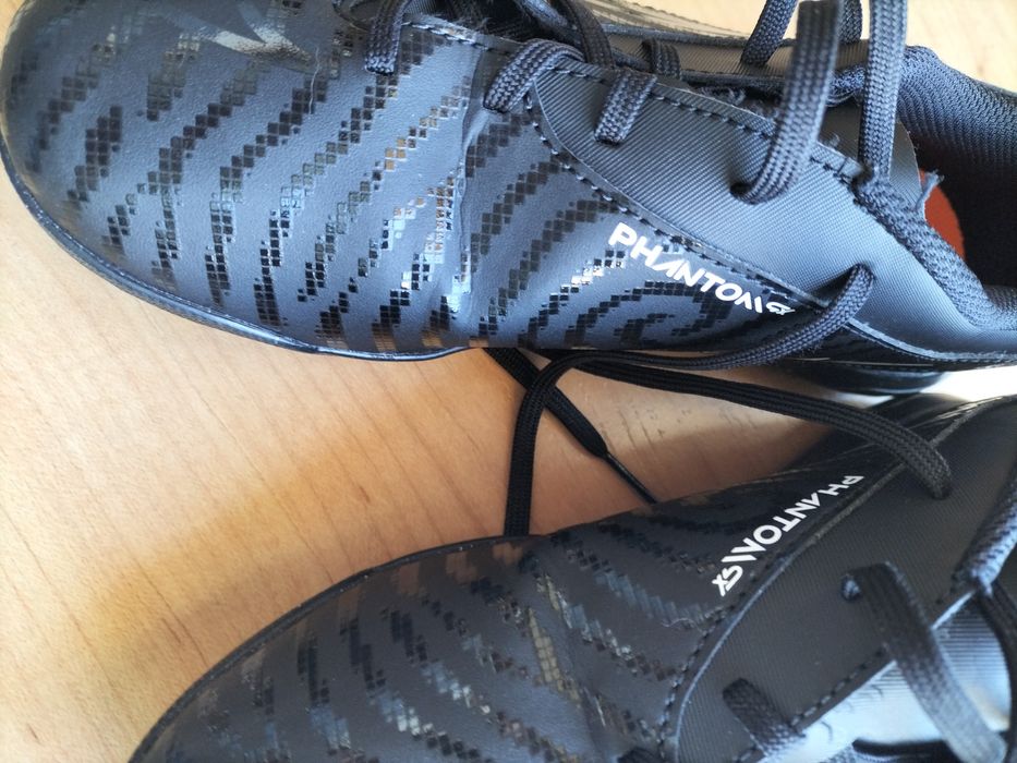 Tênis futebol pretos Nike Phantom