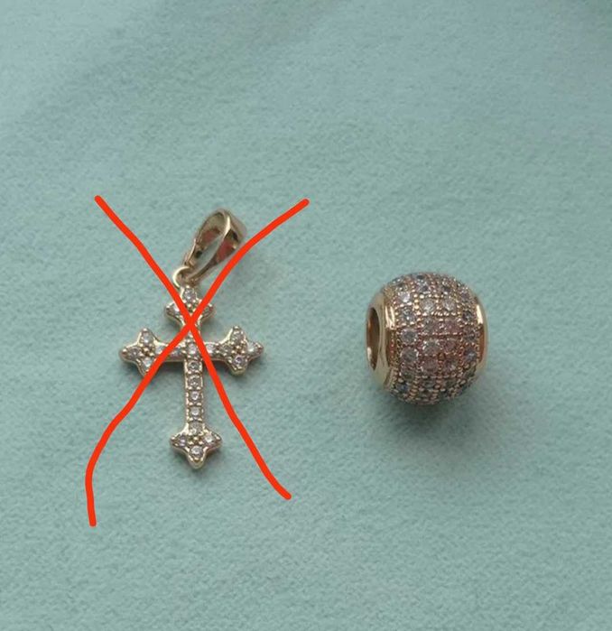 Шарм з камінцями з медичного золота