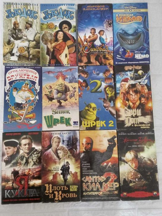 Видеокассеты с разными фильмами