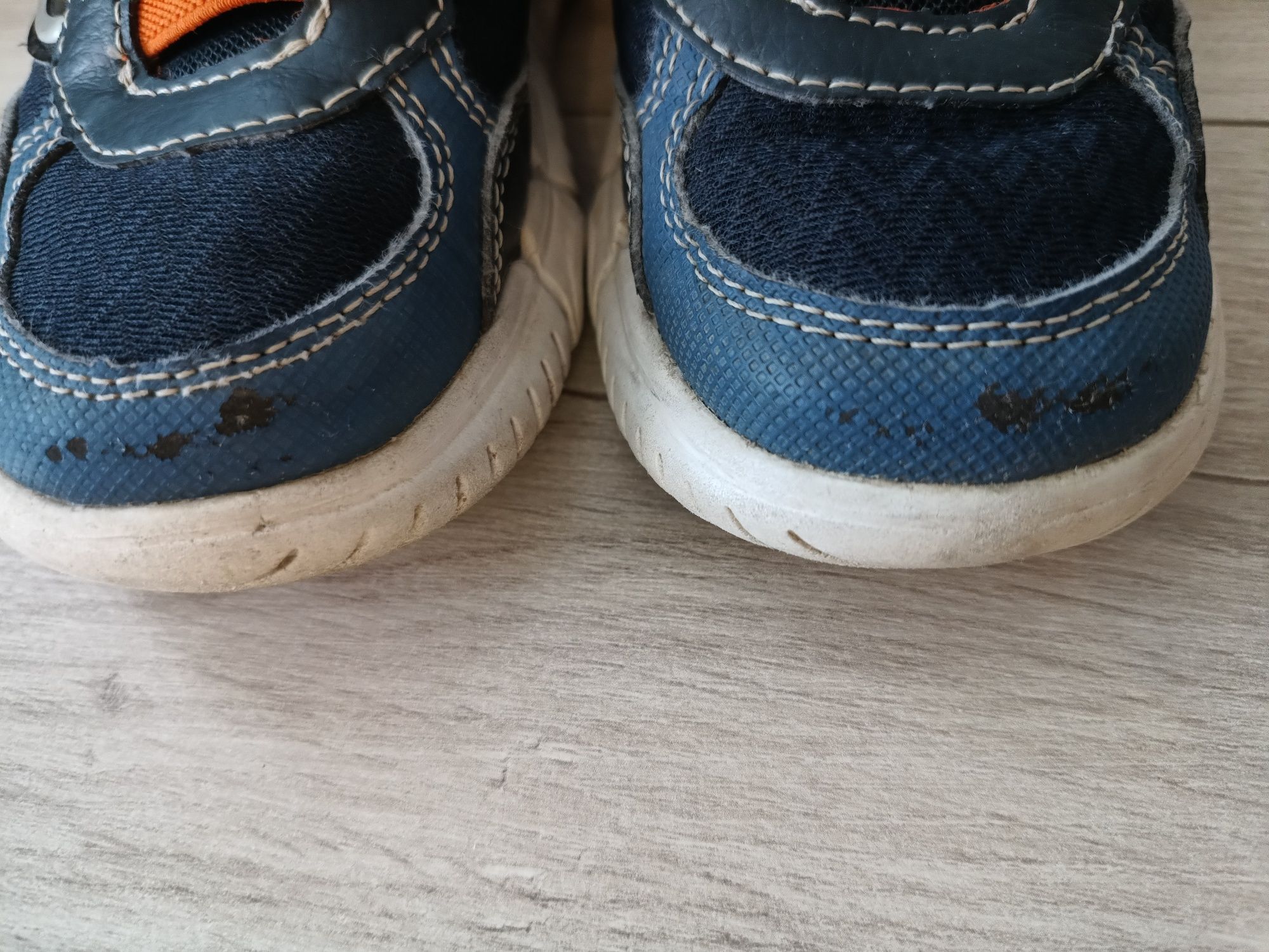 Buty Geox świecące rozm. 28