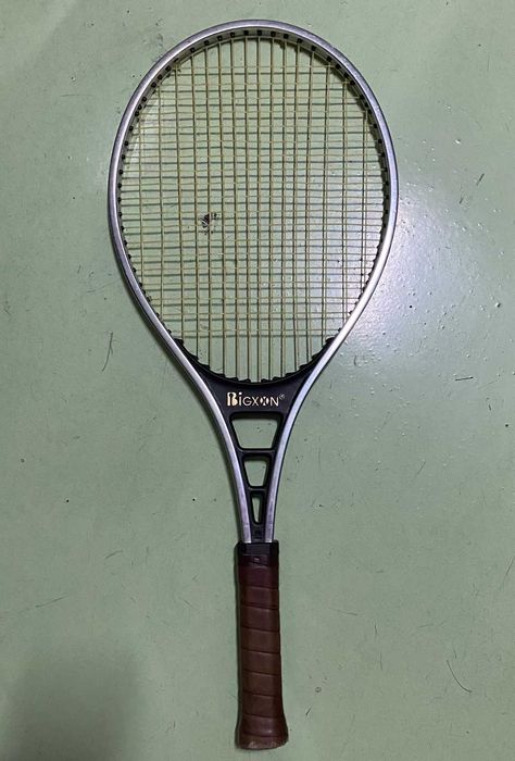 raquetes de ténis usadas, mas em bom estado