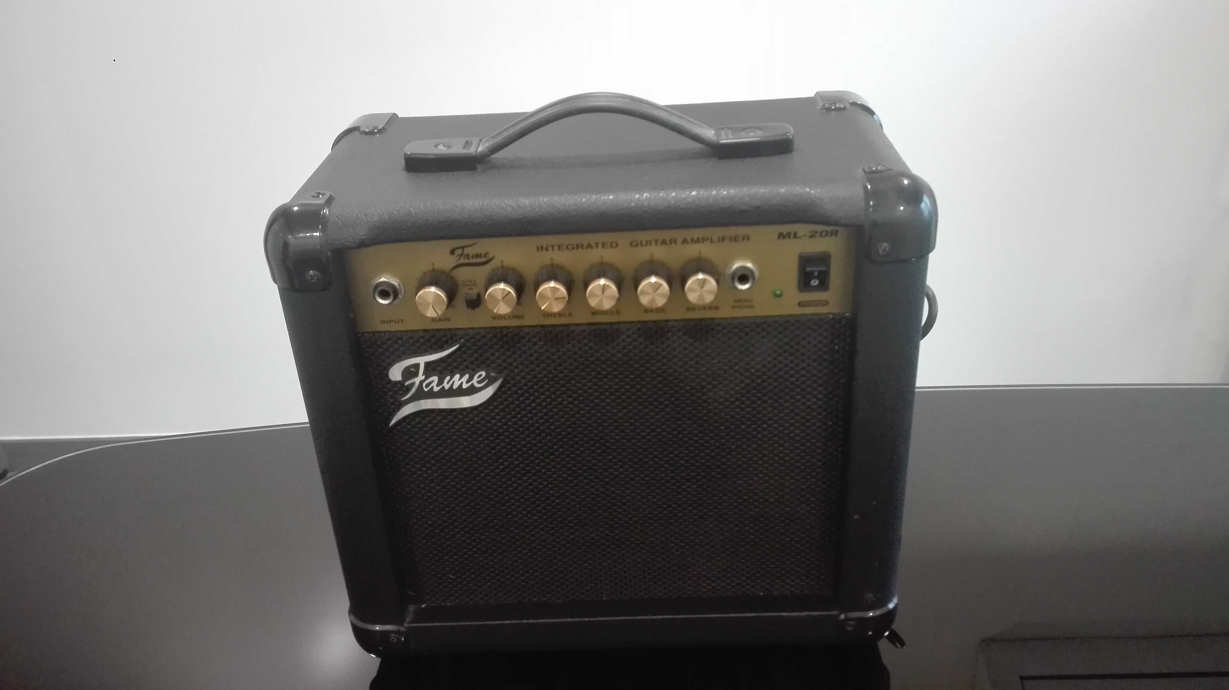 Amplificador de Guitarra FAME ML-20R