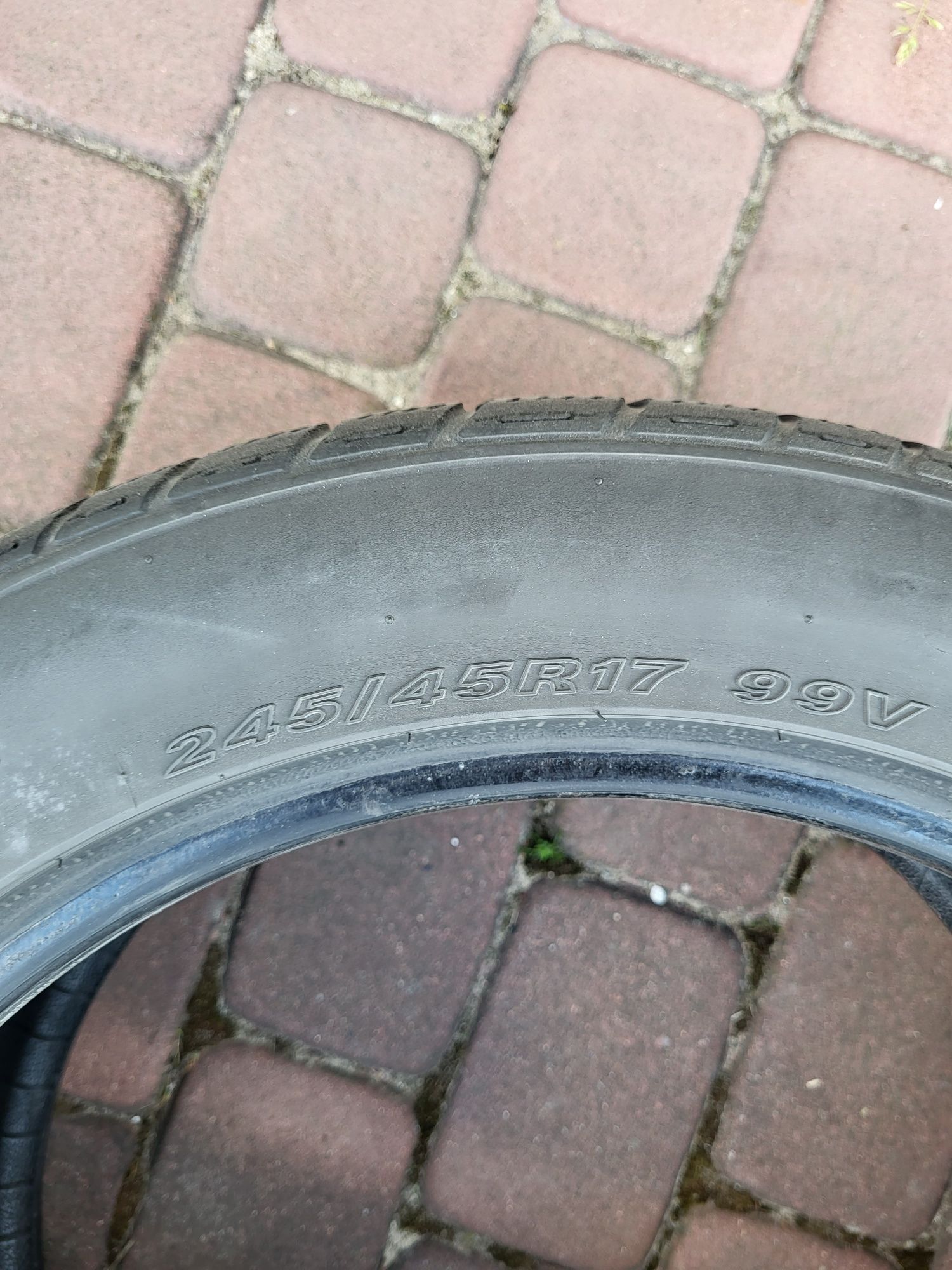 Opony zimowe 245/45R 17