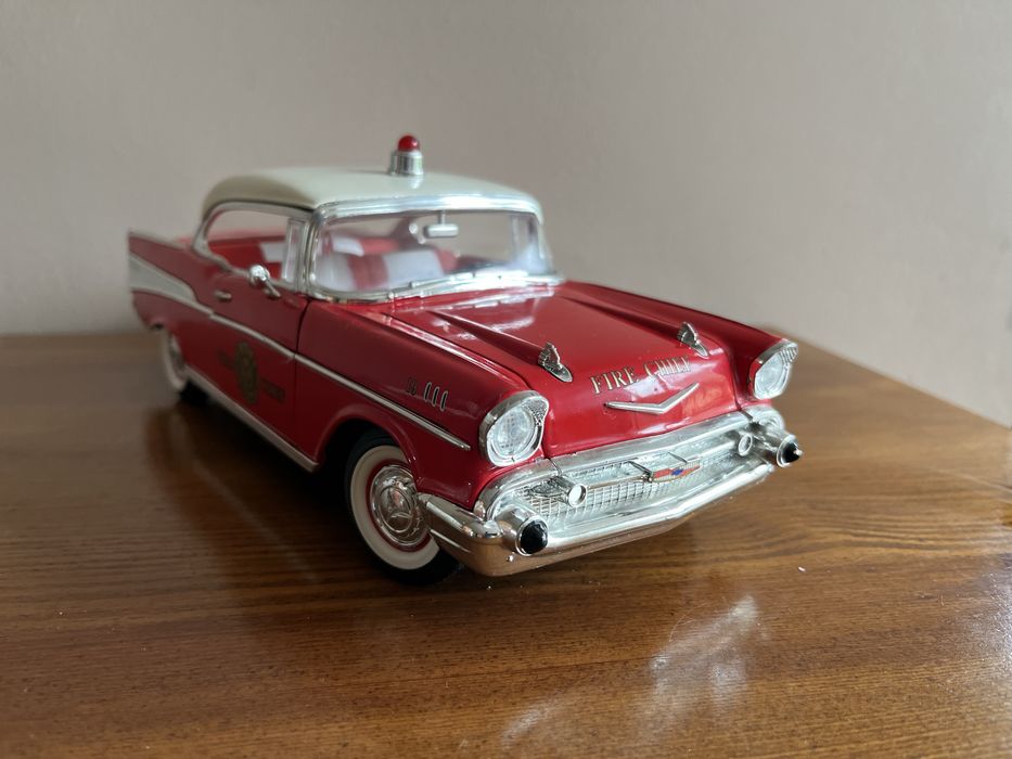 Sprzedam autko Road Legends 1957 Chevy Bel Air Fire chief 1:18