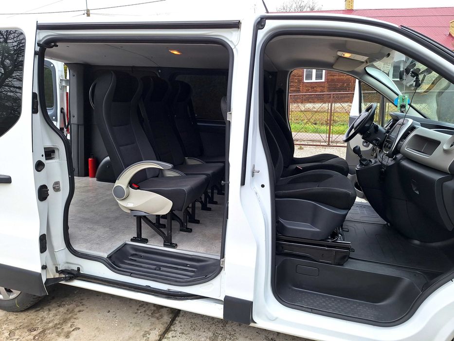 Renault trafic 3 brygadówka 6 osobowy