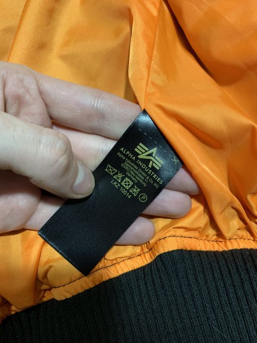 Жіноча куртка бомбер нейлон Alpha industries