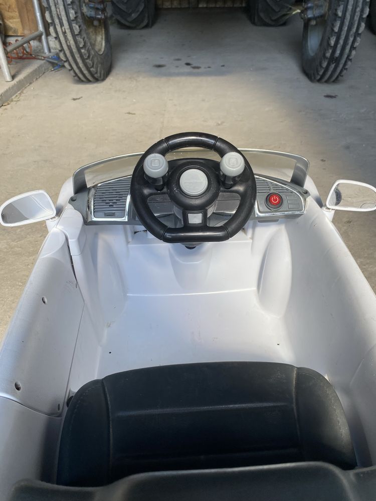 Samochodzik na akumulator dla dziecka "Audi R8 Spyder"