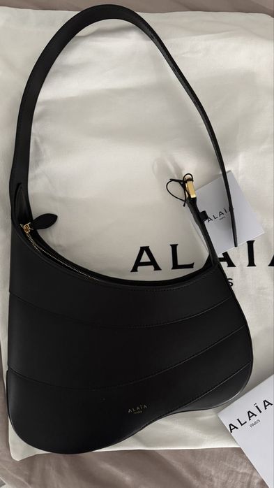 Шкіряна сумка Alaïa в наявності