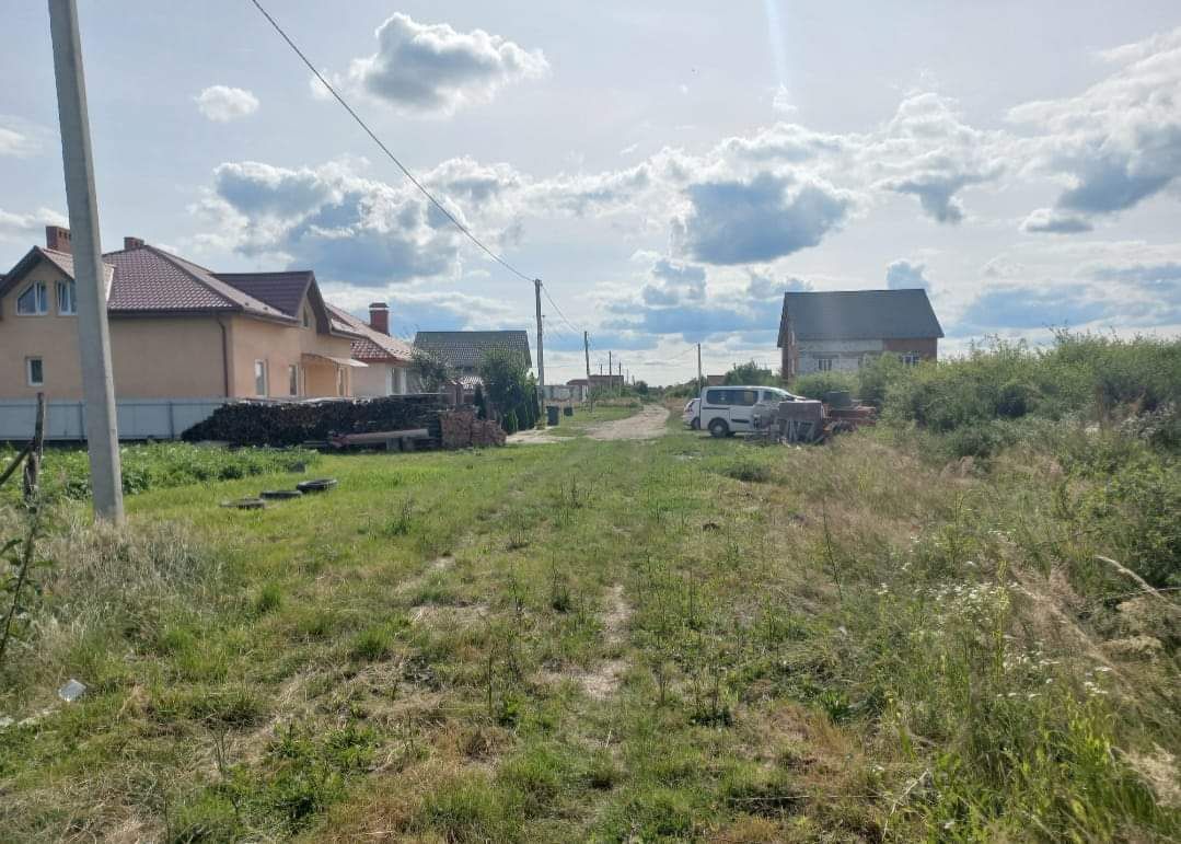 Ділянка 10 сотин рн "Східний", кутова   поруч озеро,ліс.