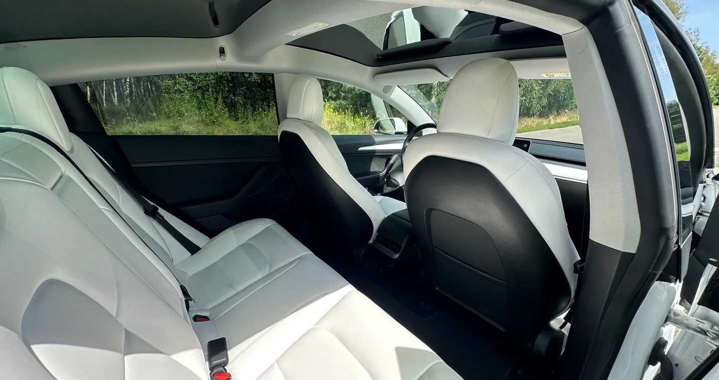 Tesla Model 3 Long Range 2021 року