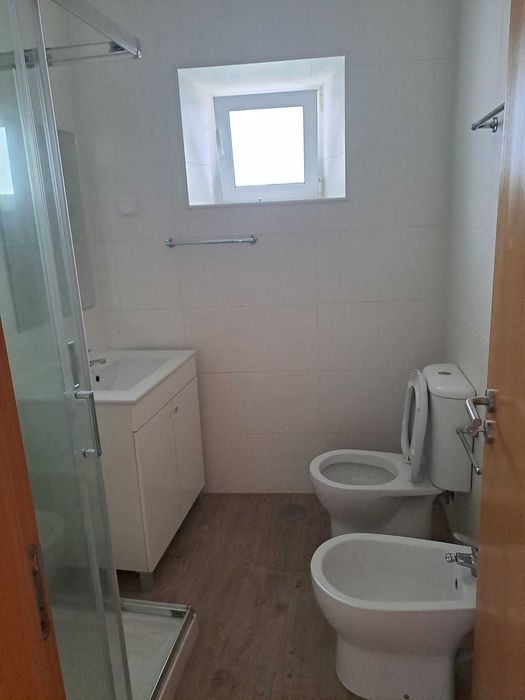 T2 reconstruído com cozinha equipada e terraço