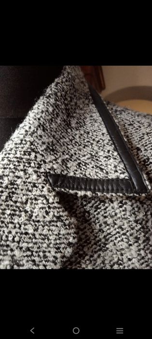 Marynarka wykończona skórą