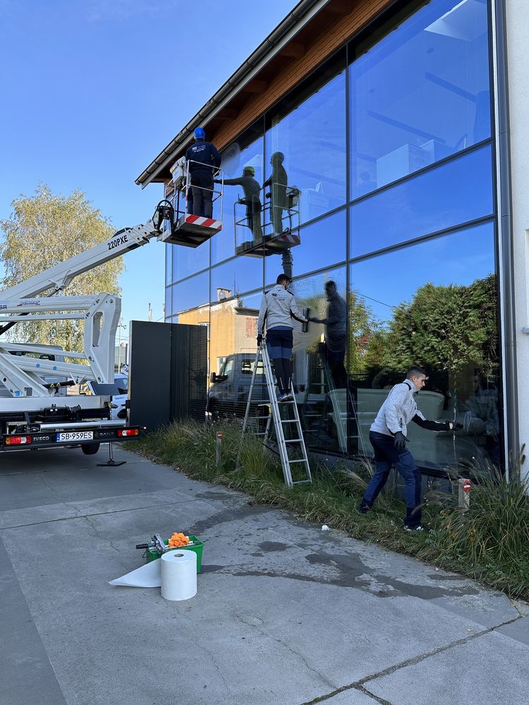 Mycie okien mycie przeszkleń mycie wodą demineralizowaną