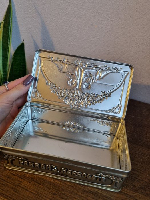 Puszka metalowa schowek skrzynka pudełko