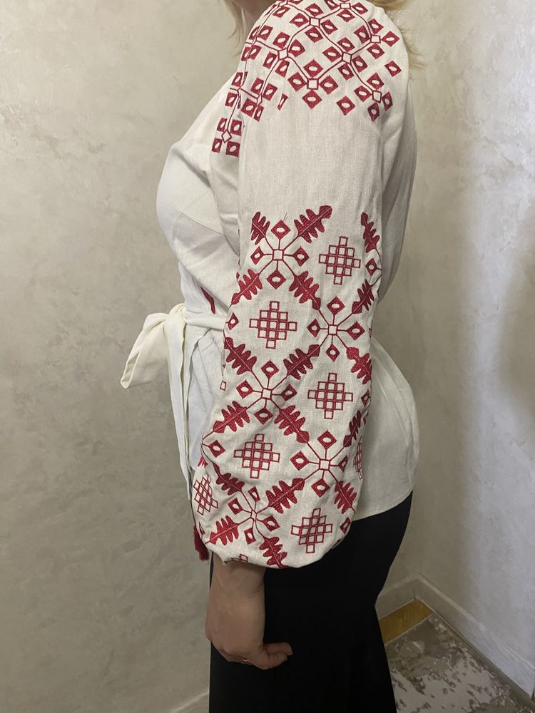 Жіноча вишиванка